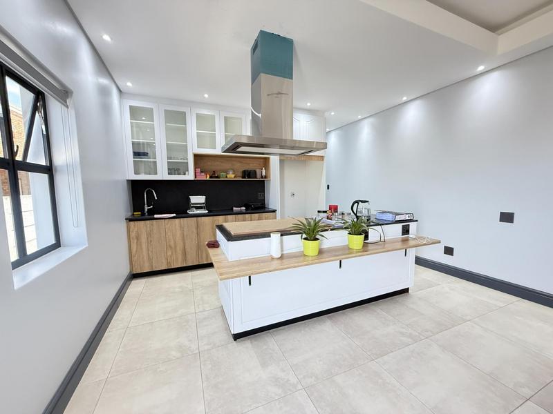 5 Bedroom Property for Sale in Tafelzicht Western Cape